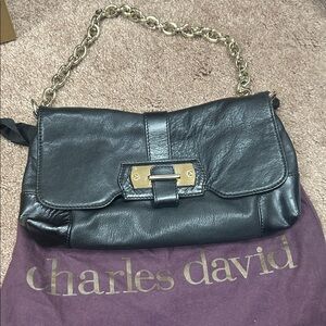 Charles David Black genuine Leather Shoulder Bag with Gold Chain bin e e3
